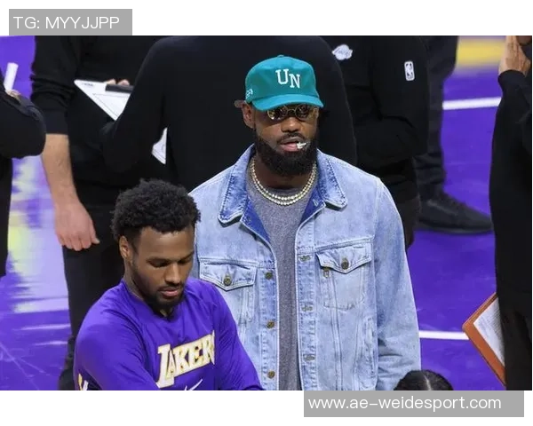 夸梅谈詹姆斯角色转变认为他能轻松适应第二或第三身份